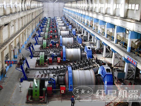 山西金礦浮選設(shè)備生產(chǎn)線現(xiàn)場(chǎng):球磨機(jī) 山西金礦浮選設(shè)備生產(chǎn)線現(xiàn)場(chǎng):球磨機(jī)