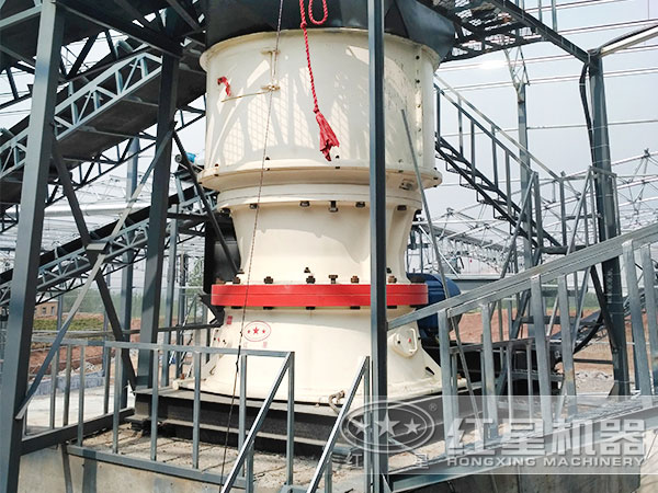 圓錐破破碎花崗巖現(xiàn)場(chǎng) 圓錐破破碎花崗巖現(xiàn)場(chǎng)