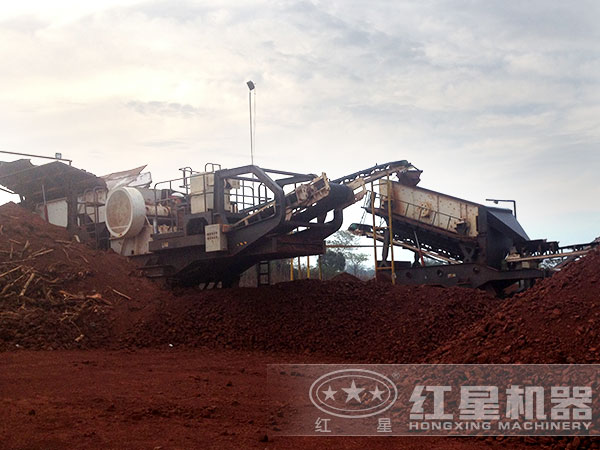 移動(dòng)篩石機(jī)與移動(dòng)顎破機(jī)聯(lián)合作業(yè) 移動(dòng)篩石機(jī)與移動(dòng)顎破機(jī)聯(lián)合作業(yè)