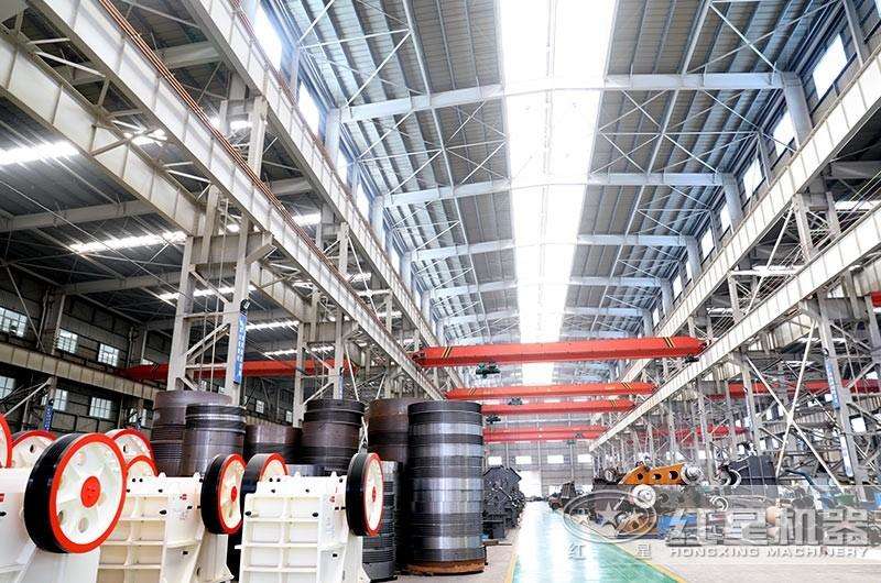 紅星大型設備生產車間，保障設備質量