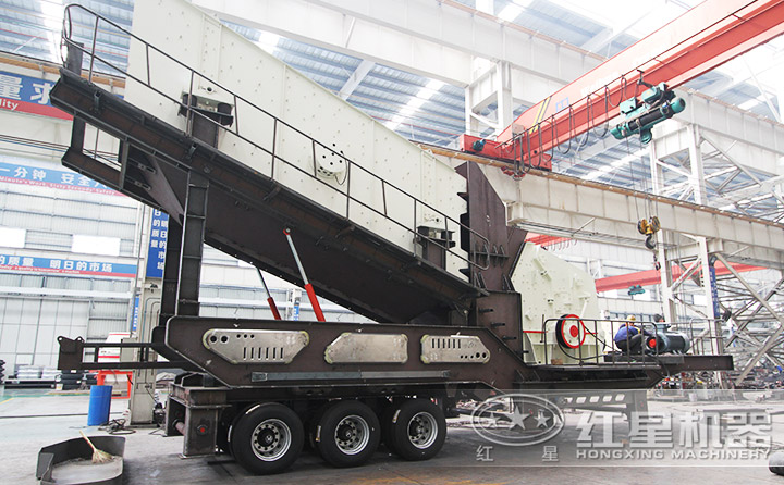 輪胎移動式河卵石破碎設備，中細碎反擊破+篩分一體機，效能高節能、綠色環保 