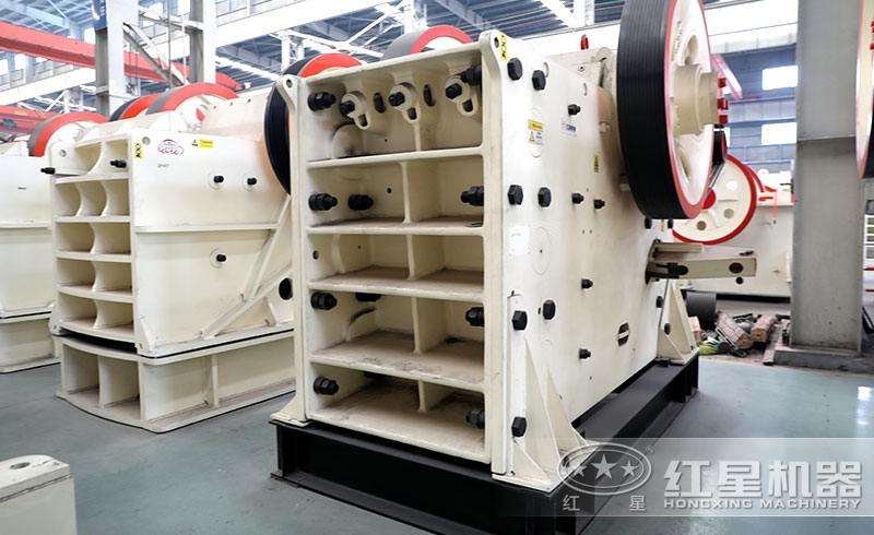 鄂式破碎機，優質鋼板鑄成，使用壽命長 style=width:720px; 