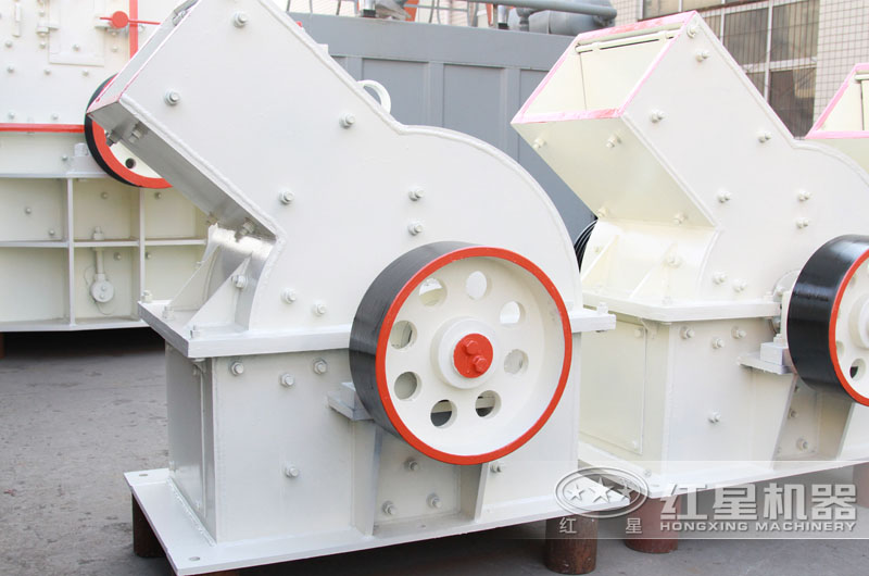 錘式破碎機(jī)占地面積小,方便移動 錘式破碎機(jī)占地面積小,方便移動