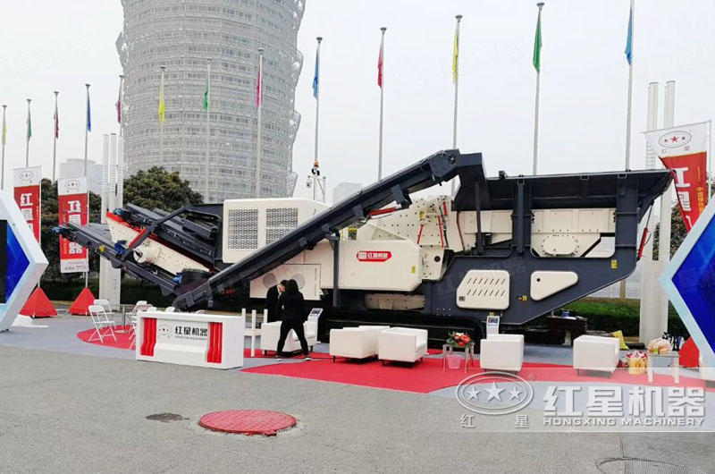 大型流動式煤炭粉碎機成品展覽現(xiàn)場 大型流動式煤炭粉碎機成品展覽現(xiàn)場