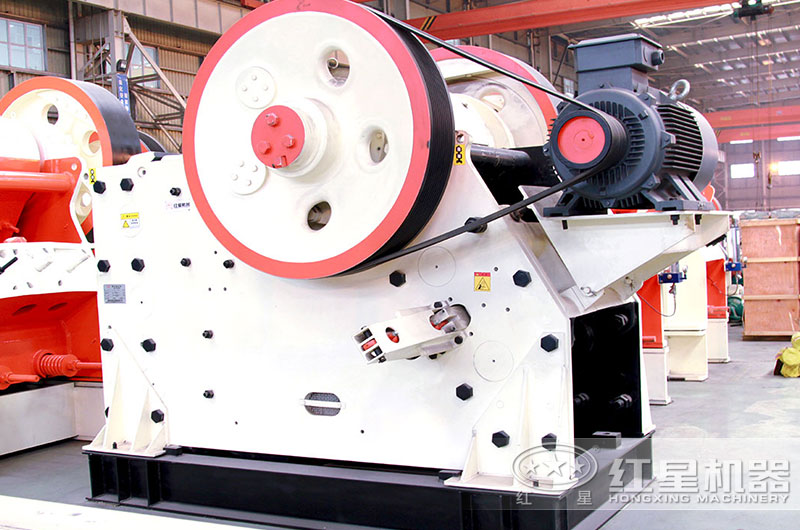 圖1:顎式粉碎機(jī) 圖1:顎式粉碎機(jī)