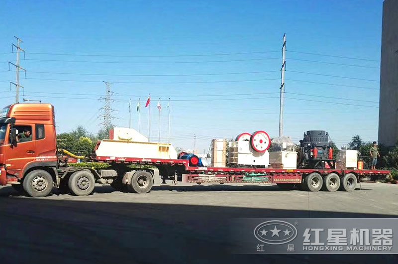 小型碎石機(jī)械設(shè)備發(fā)貨中 小型碎石機(jī)械設(shè)備發(fā)貨中