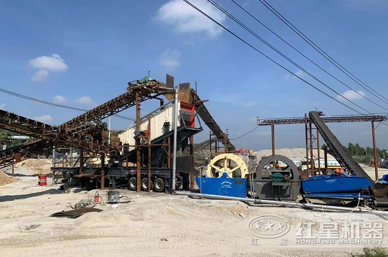 移動(dòng)制砂機(jī)作業(yè)現(xiàn)場(chǎng)圖 移動(dòng)制砂機(jī)作業(yè)現(xiàn)場(chǎng)圖