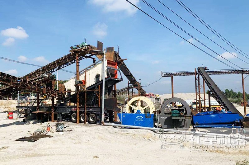 移動式小型石頭碎沙機(jī)生產(chǎn)現(xiàn)場圖 移動式小型石頭碎沙機(jī)生產(chǎn)現(xiàn)場圖