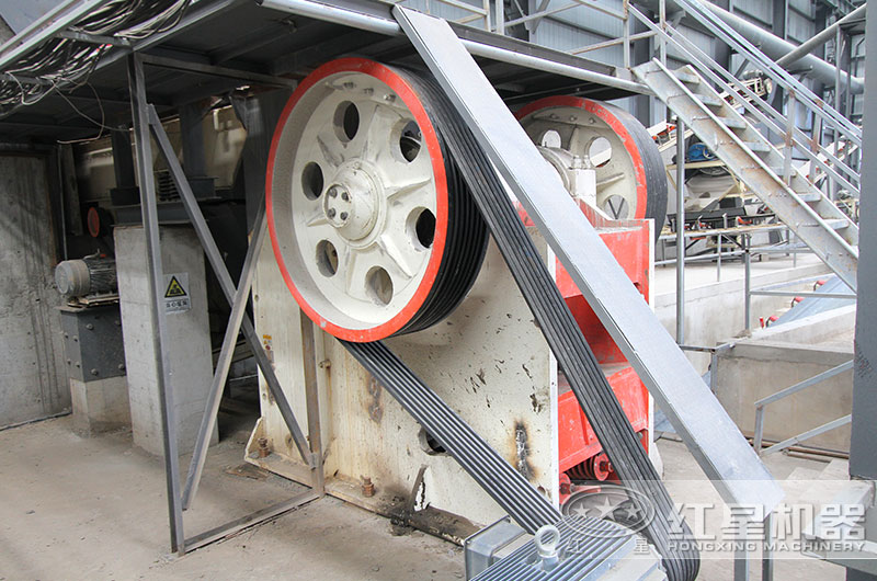 顎式破碎機(jī)工作現(xiàn)場(chǎng)圖片 顎式破碎機(jī)工作現(xiàn)場(chǎng)圖片