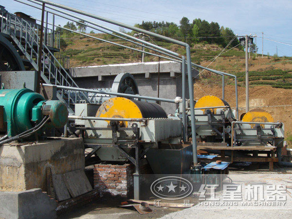 山西客戶赤鐵礦磁選機(jī)工作現(xiàn)場(chǎng)圖 山西客戶赤鐵礦磁選機(jī)工作現(xiàn)場(chǎng)圖
