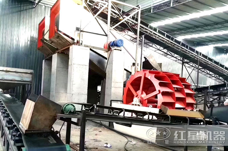 三輪大型水洗沙機(jī)作業(yè)現(xiàn)場 三輪大型水洗沙機(jī)作業(yè)現(xiàn)場