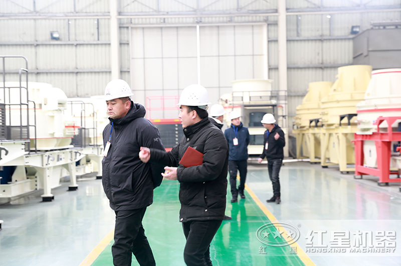 客戶到廠參觀，檢驗設備