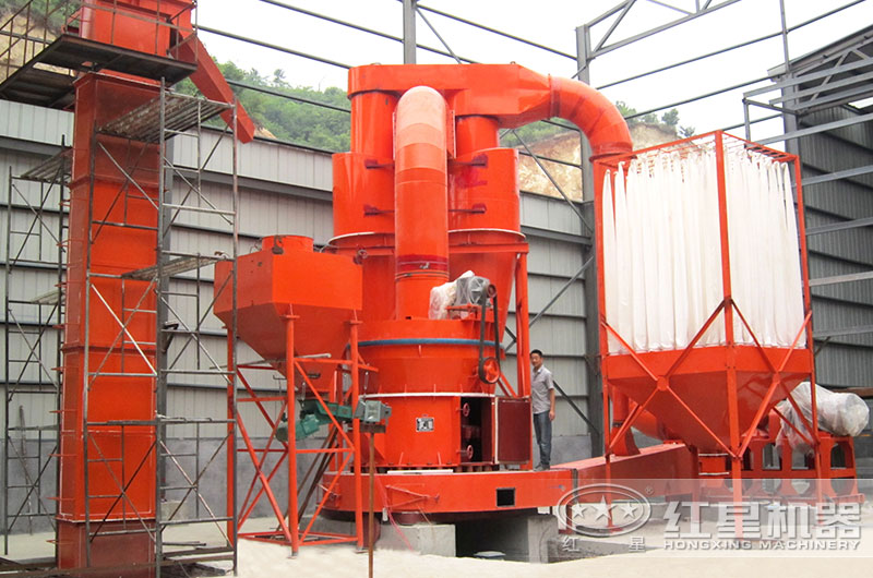 膨潤(rùn)土磨粉機(jī)生產(chǎn)現(xiàn)場(chǎng)圖片 膨潤(rùn)土磨粉機(jī)生產(chǎn)現(xiàn)場(chǎng)圖片