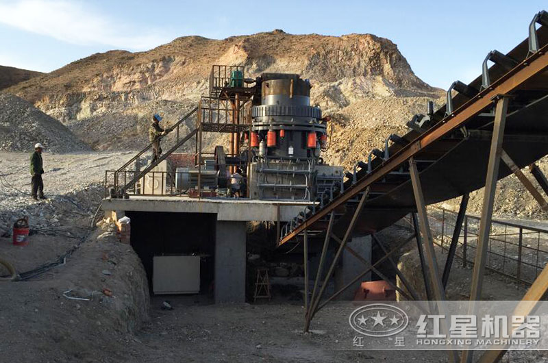 圓錐破碎機(jī)工作現(xiàn)場 圓錐破碎機(jī)工作現(xiàn)場