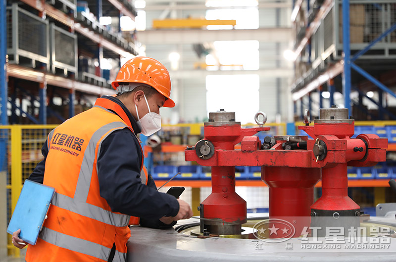 紅星廠區(qū)工作人員 紅星廠區(qū)工作人員