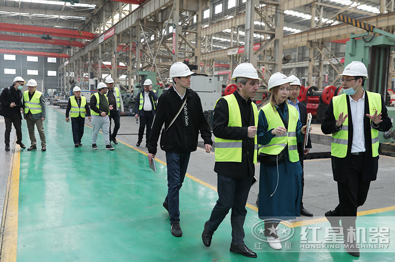 客戶來廠考察煤炭粉碎設備 客戶來廠考察煤炭粉碎設備