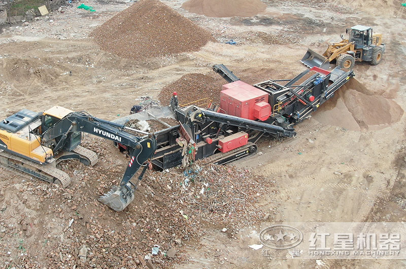 移動式破碎機建筑垃圾破碎現(xiàn)場